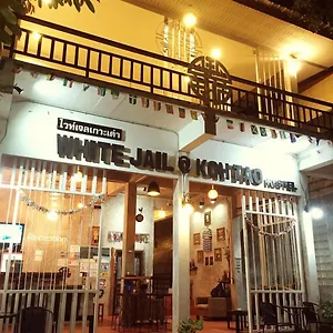 White Jail At Auberge de jeunesse Koh Tao